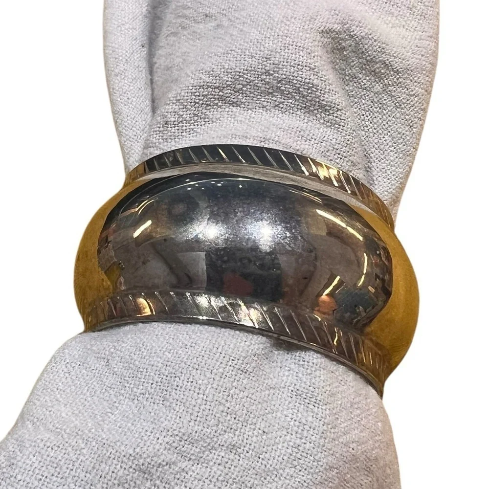 Vintage Silverplate Napkin Rings  12 pc. Hammered Barrel shape